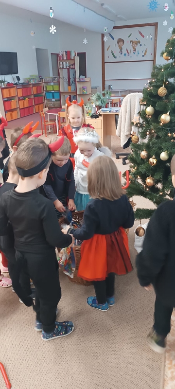 Koťátka čekají na Mikuláše