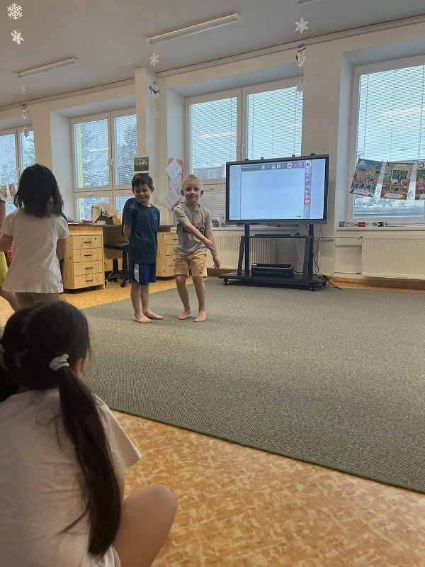 Zajíčci hrají vybíjenou