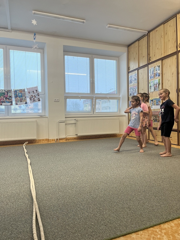 Zajíčci hrají vybíjenou