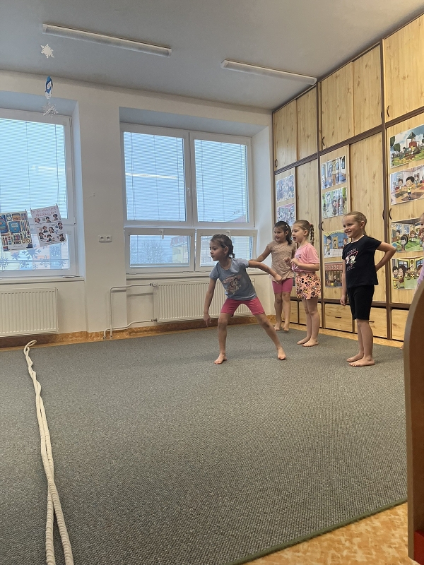 Zajíčci hrají vybíjenou