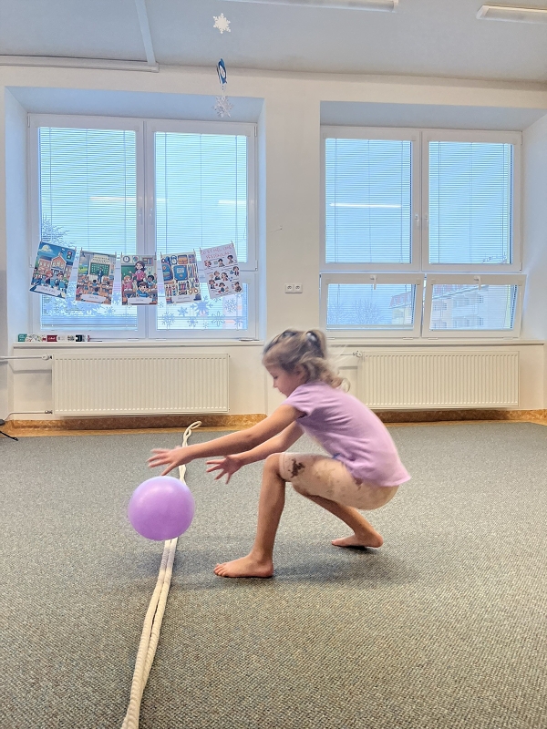 Zajíčci hrají vybíjenou