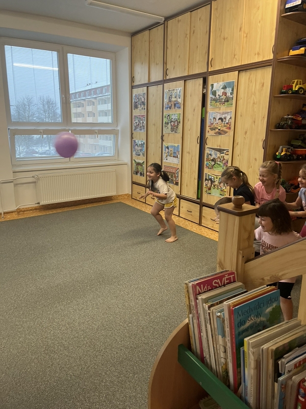 Zajíčci hrají vybíjenou