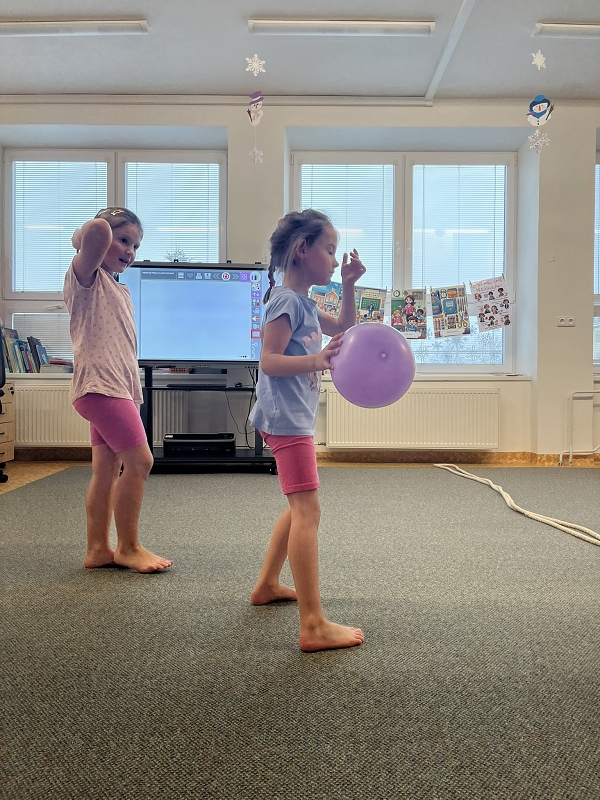 Zajíčci hrají vybíjenou