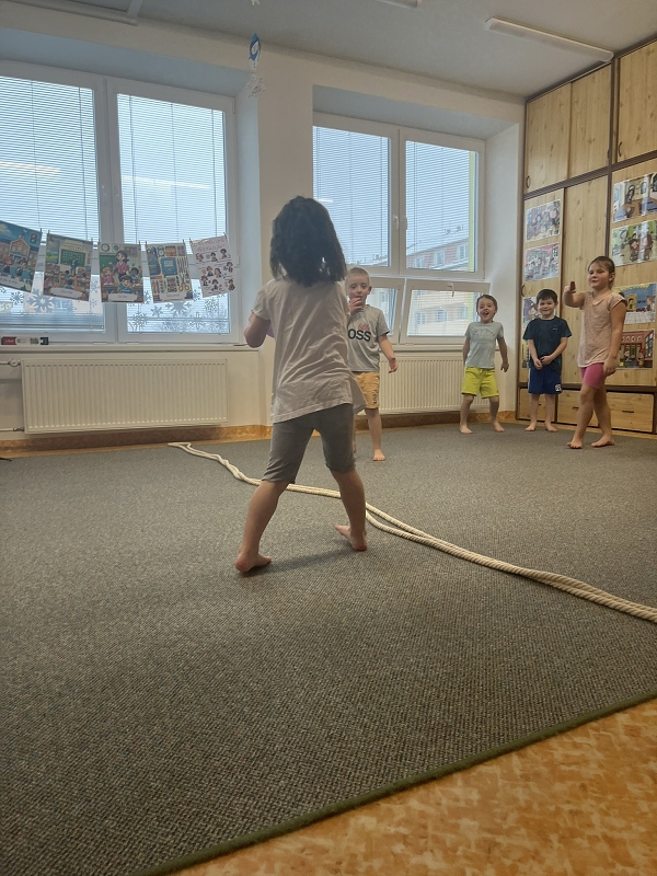 Zajíčci hrají vybíjenou