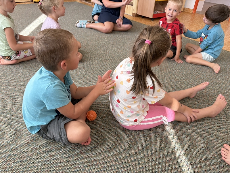 Zajíčci cvičí