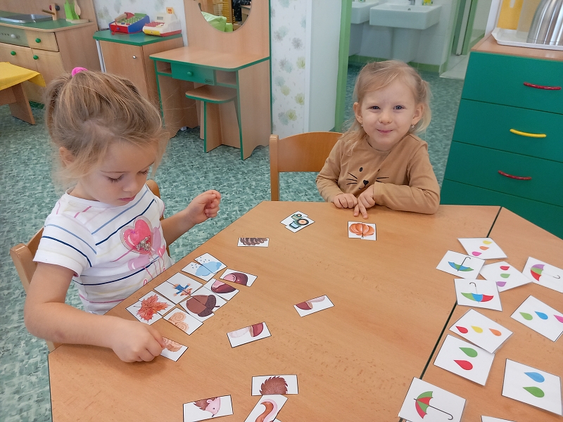 Zeleňásci - Podzim přišel pomaličku, listí padá na travičku