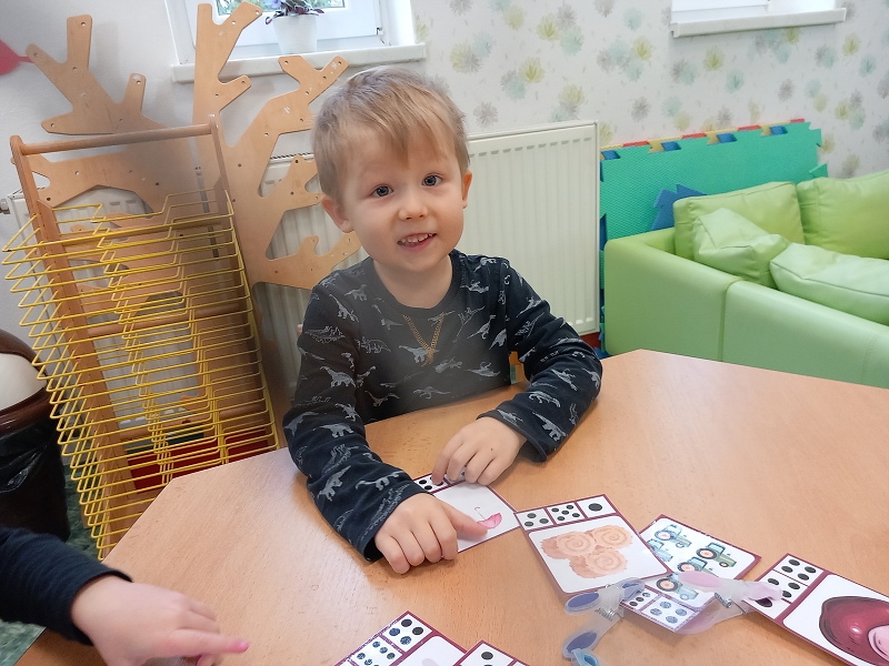 Zeleňásci - Podzim přišel pomaličku, listí padá na travičku