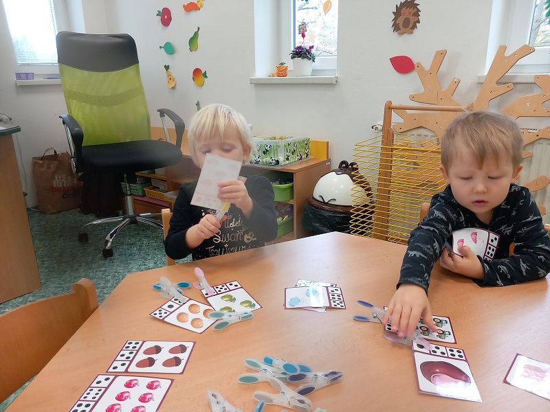 Zeleňásci - Podzim přišel pomaličku, listí padá na travičku