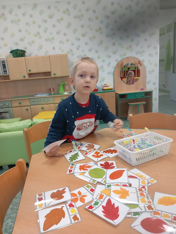 Zeleňásci - Podzim přišel pomaličku, listí padá na travičku