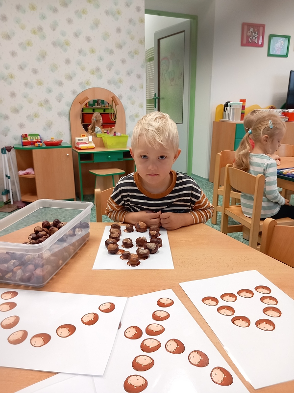 Zeleňásci - Podzim přišel pomaličku, listí padá na travičku