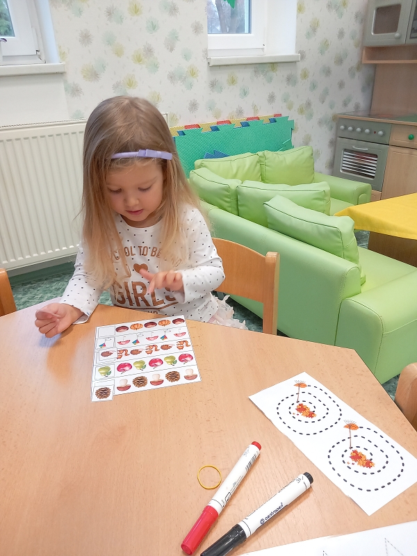 Zeleňásci - Podzim přišel pomaličku, listí padá na travičku