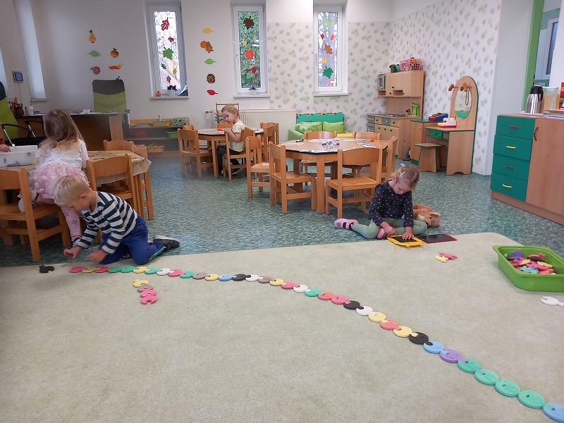 Zeleňásci - Podzim přišel pomaličku, listí padá na travičku