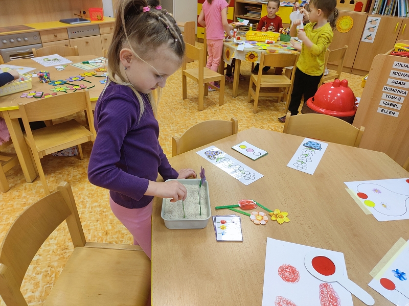 Jaro a barevný týden ve třídě Žluťásků