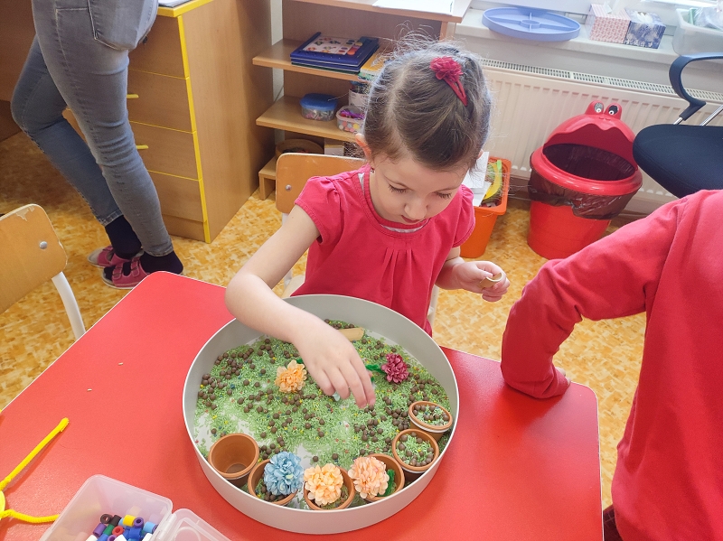Jaro a barevný týden ve třídě Žluťásků