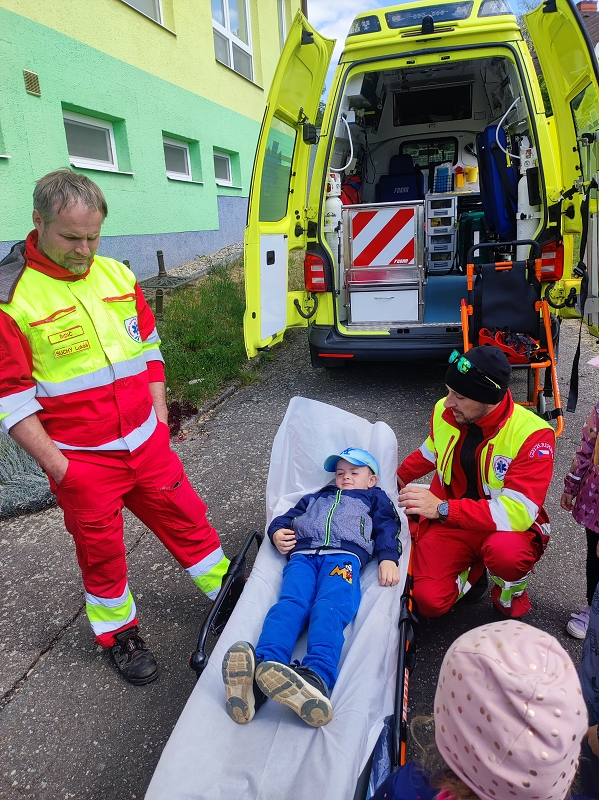 Záchranná služba v MŠ - Žluťásci