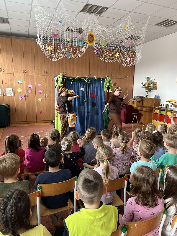 MŠ Korálky - Přijelo k nám divadlo