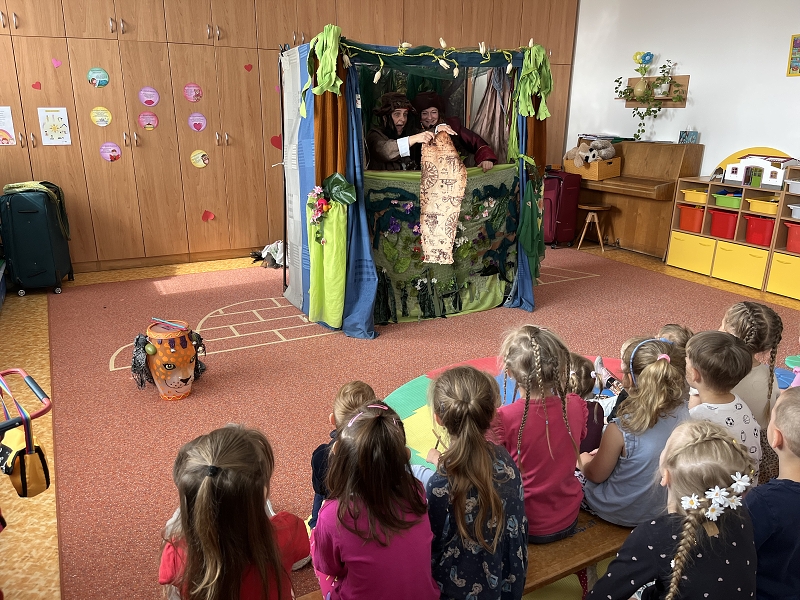 MŠ Korálky - Přijelo k nám divadlo