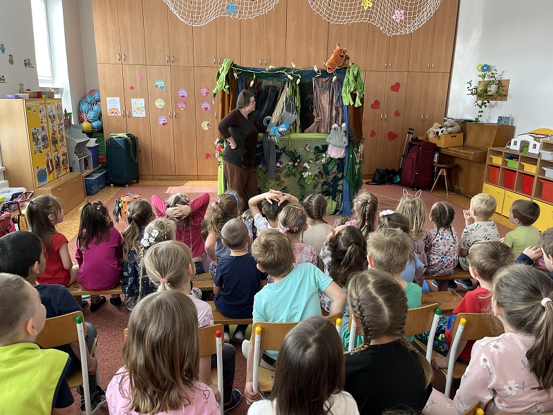 MŠ Korálky - Přijelo k nám divadlo