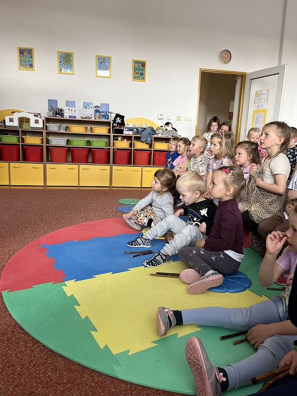 MŠ Korálky - Přijelo k nám divadlo