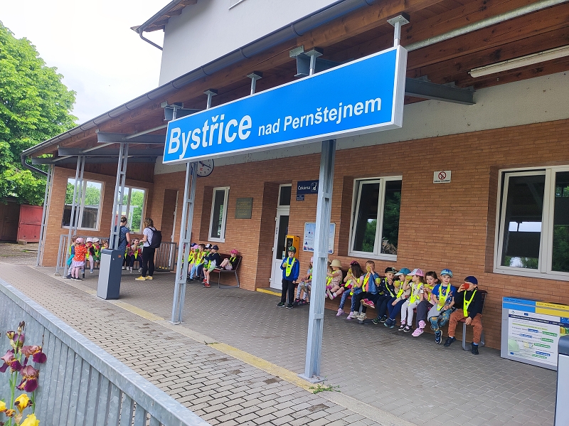 Vycházka na vlakové nádraží - Zeleňásci a Žluťásci