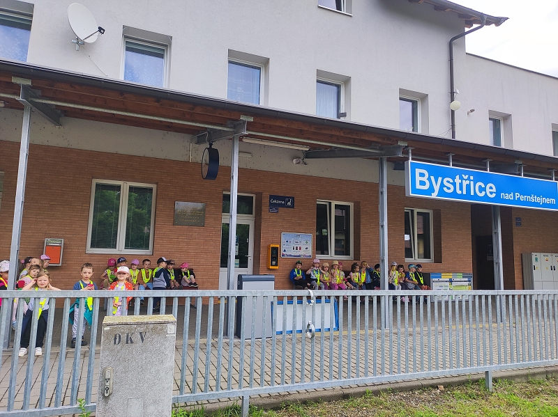 Vycházka na vlakové nádraží - Zeleňásci a Žluťásci
