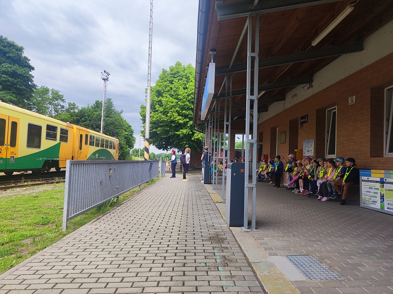 Vycházka na vlakové nádraží - Zeleňásci a Žluťásci