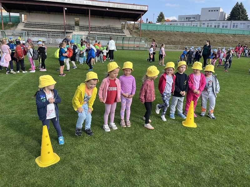 Žluťásci - Sportovní dopoledne na fotbalovém hřišti
