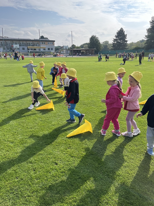 Žluťásci - Sportovní dopoledne na fotbalovém hřišti
