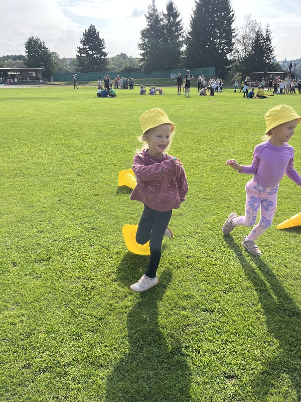 Žluťásci - Sportovní dopoledne na fotbalovém hřišti