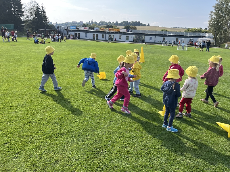 Žluťásci - Sportovní dopoledne na fotbalovém hřišti