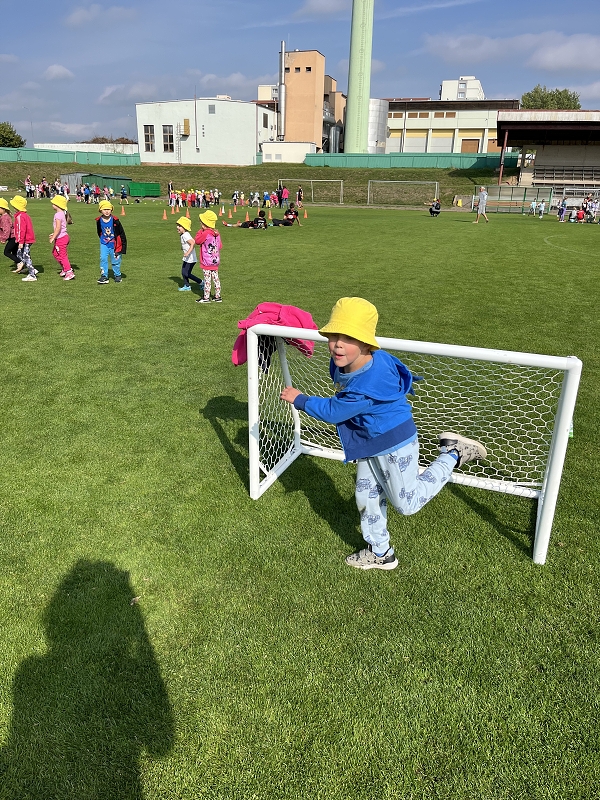 Žluťásci - Sportovní dopoledne na fotbalovém hřišti