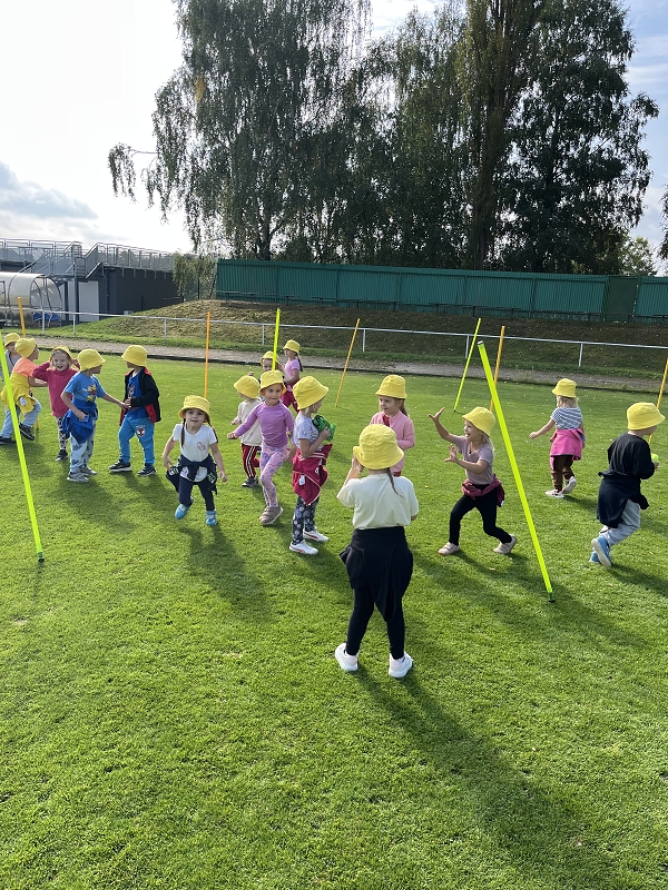 Žluťásci - Sportovní dopoledne na fotbalovém hřišti