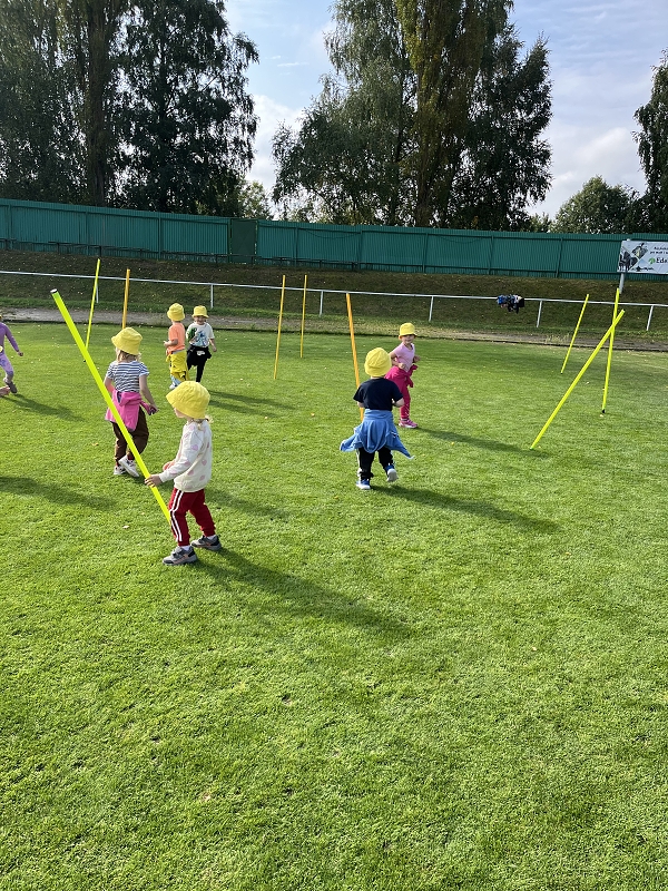 Žluťásci - Sportovní dopoledne na fotbalovém hřišti