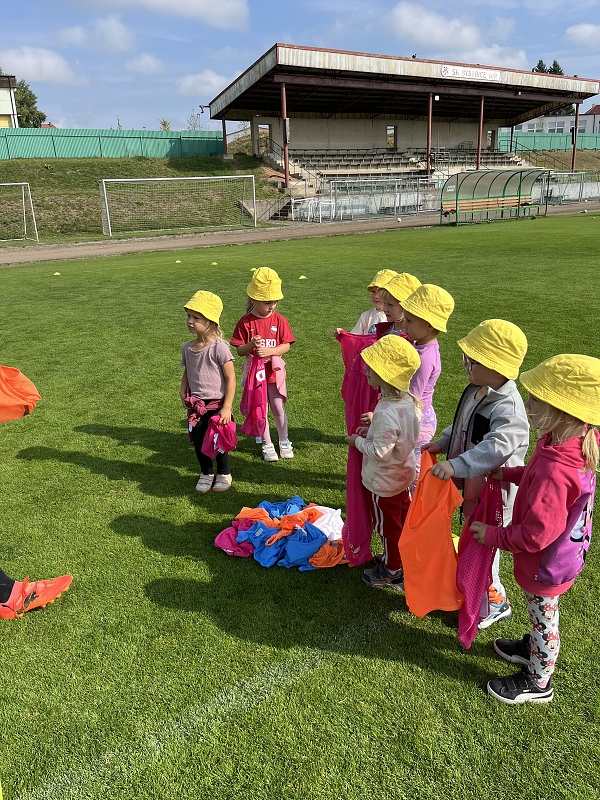 Žluťásci - Sportovní dopoledne na fotbalovém hřišti