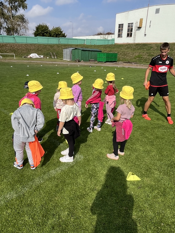 Žluťásci - Sportovní dopoledne na fotbalovém hřišti