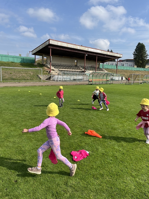 Žluťásci - Sportovní dopoledne na fotbalovém hřišti