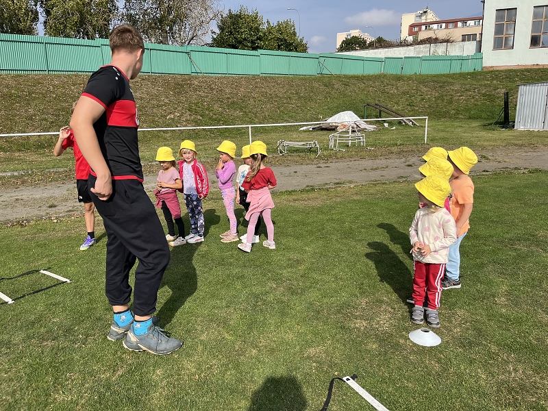 Žluťásci - Sportovní dopoledne na fotbalovém hřišti