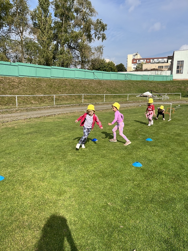 Žluťásci - Sportovní dopoledne na fotbalovém hřišti