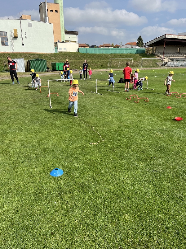 Žluťásci - Sportovní dopoledne na fotbalovém hřišti