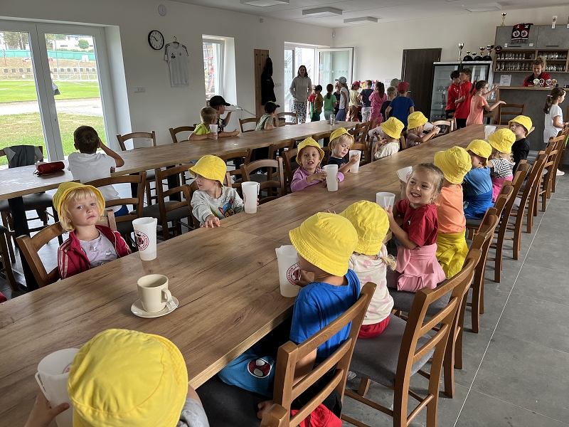 Žluťásci - Sportovní dopoledne na fotbalovém hřišti