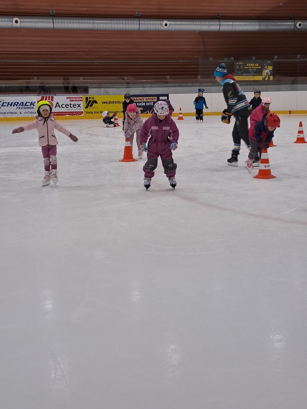 1. lekce bruslení - Modrásci