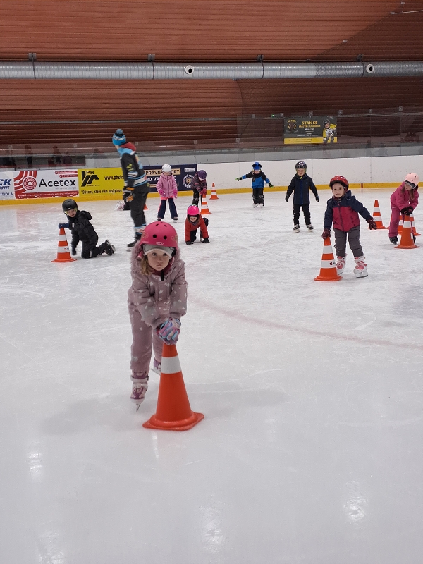 1. lekce bruslení - Modrásci