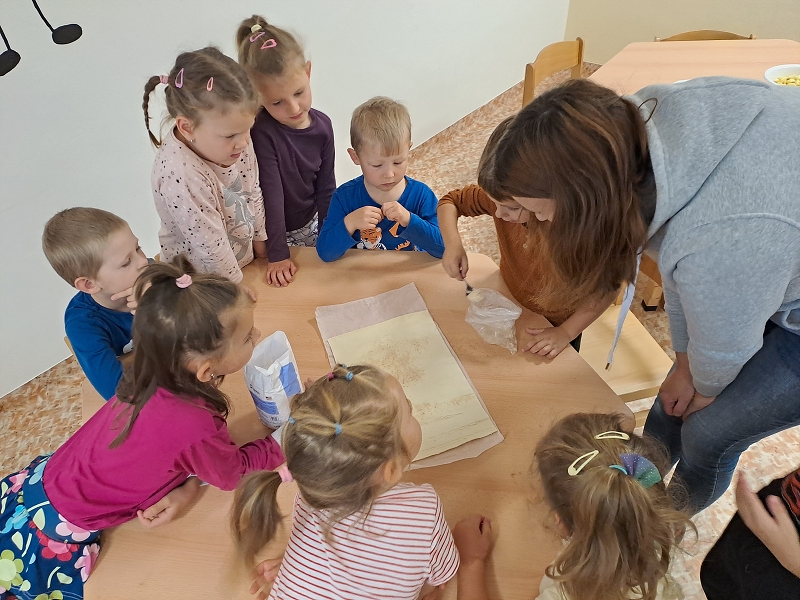 Na zahrádce u plotu - Modrásci