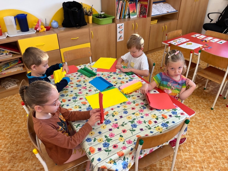 Žluťásci - Vyletěl si pyšný drak