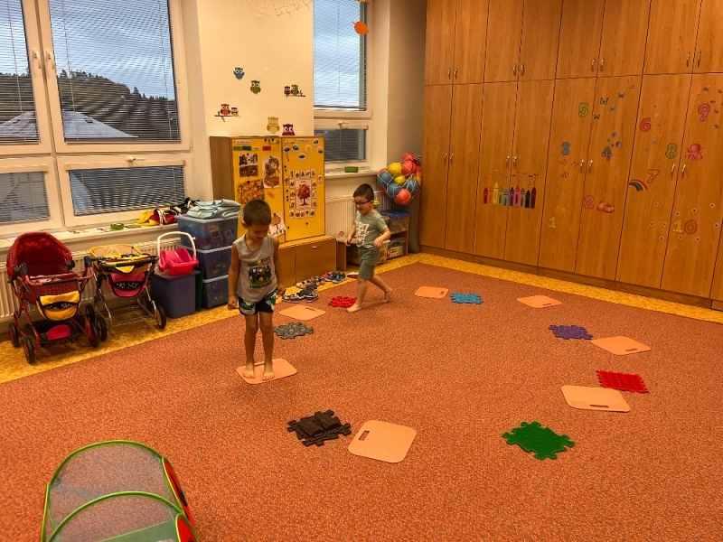 Žluťásci - Vyletěl si pyšný drak