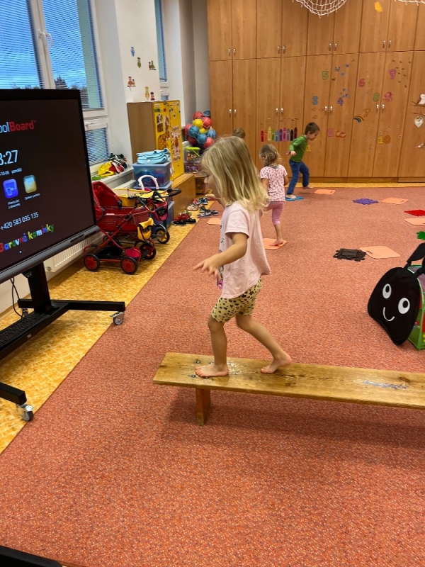 Žluťásci - Vyletěl si pyšný drak