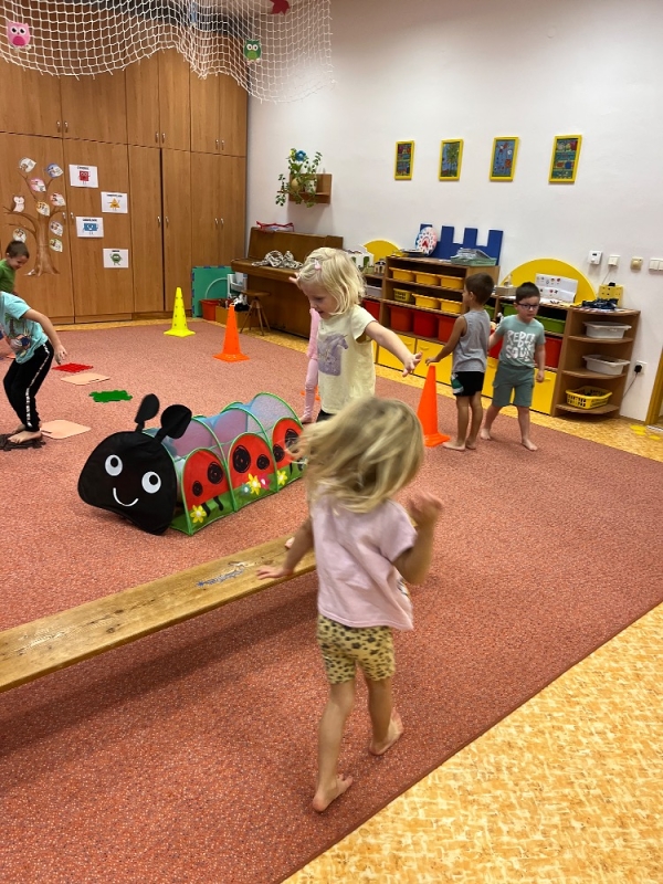 Žluťásci - Vyletěl si pyšný drak