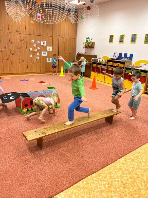 Žluťásci - Vyletěl si pyšný drak