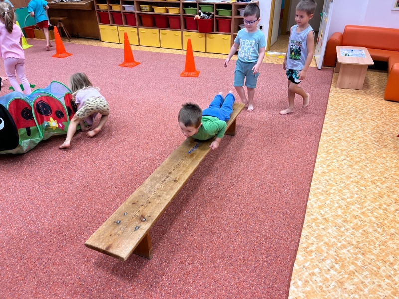 Žluťásci - Vyletěl si pyšný drak