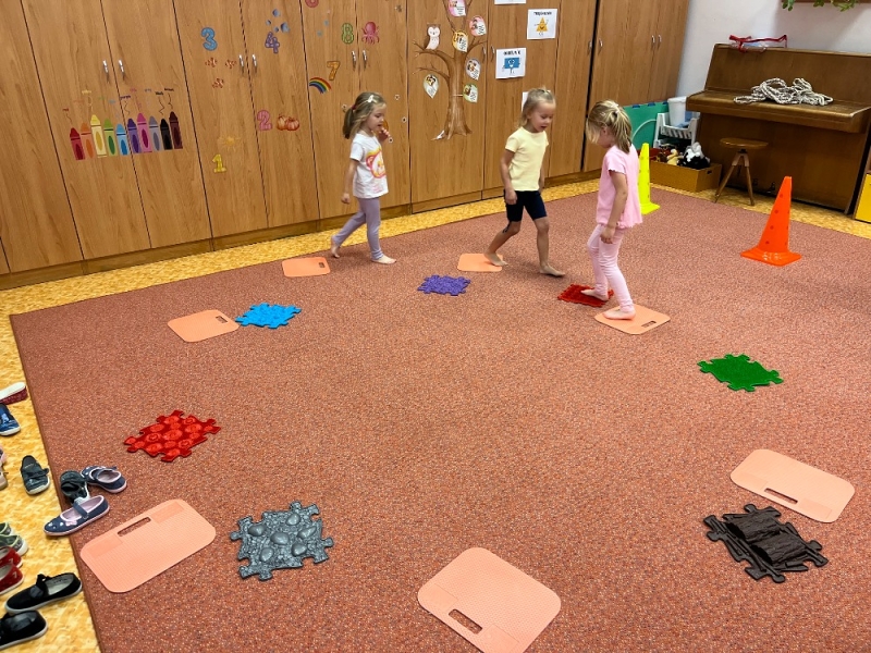 Žluťásci - Vyletěl si pyšný drak